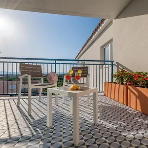 https://les-dalies-apartamentos.top-hotels-tarragona.com